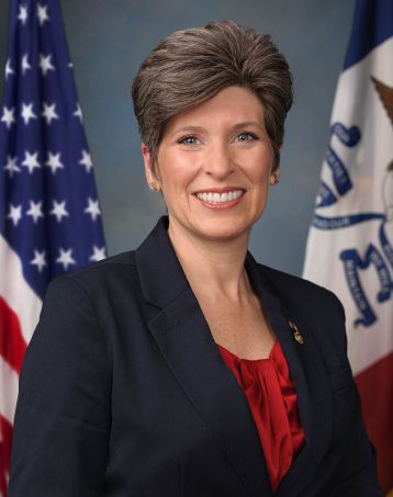 800px-joni_ernst_official_photo_portrait_114th_congress